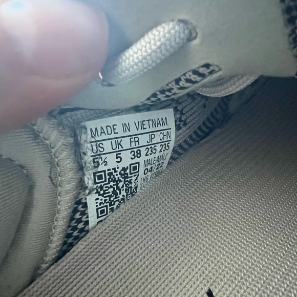 Yeezy Cream and White Sneakers - Picture 5 of 6